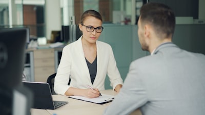 外国人が面接でよく聞かれる質問10選と、好印象を与える回答例