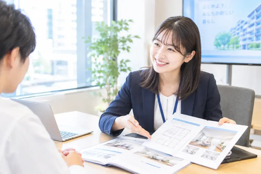 不動産営業／技人国ビザ／土日祝休み・残業なし
